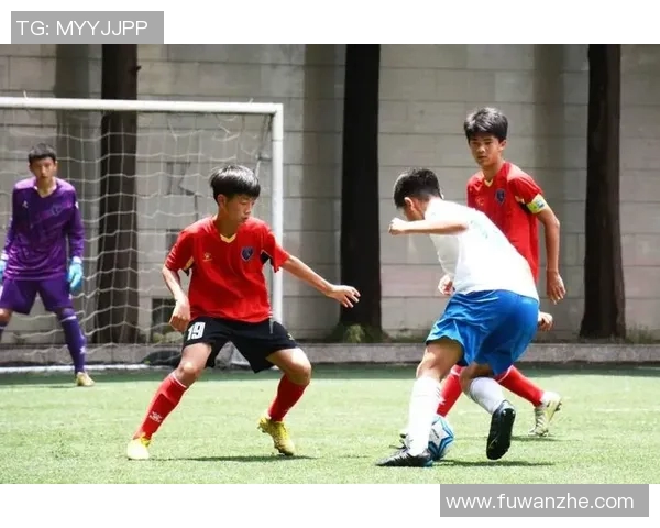 中国足球星光大赛点亮绿茵场 热血拼搏展现新一代足球力量